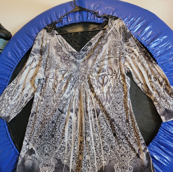 Top - Picture 2 of 3